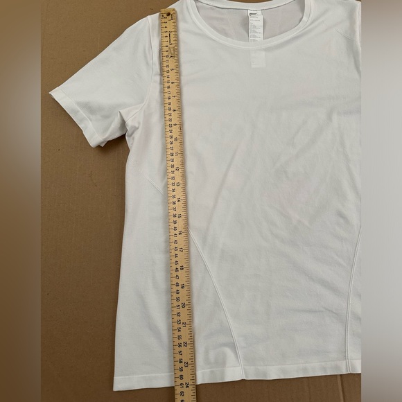 Fabletics Size L Feather Tech+ Short-Sleeve Top - Picture 4 of 9